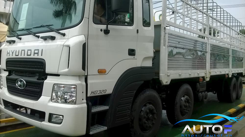 Giá xe tải Hyundai HD320 4 chân 19 tấn nhập khẩu